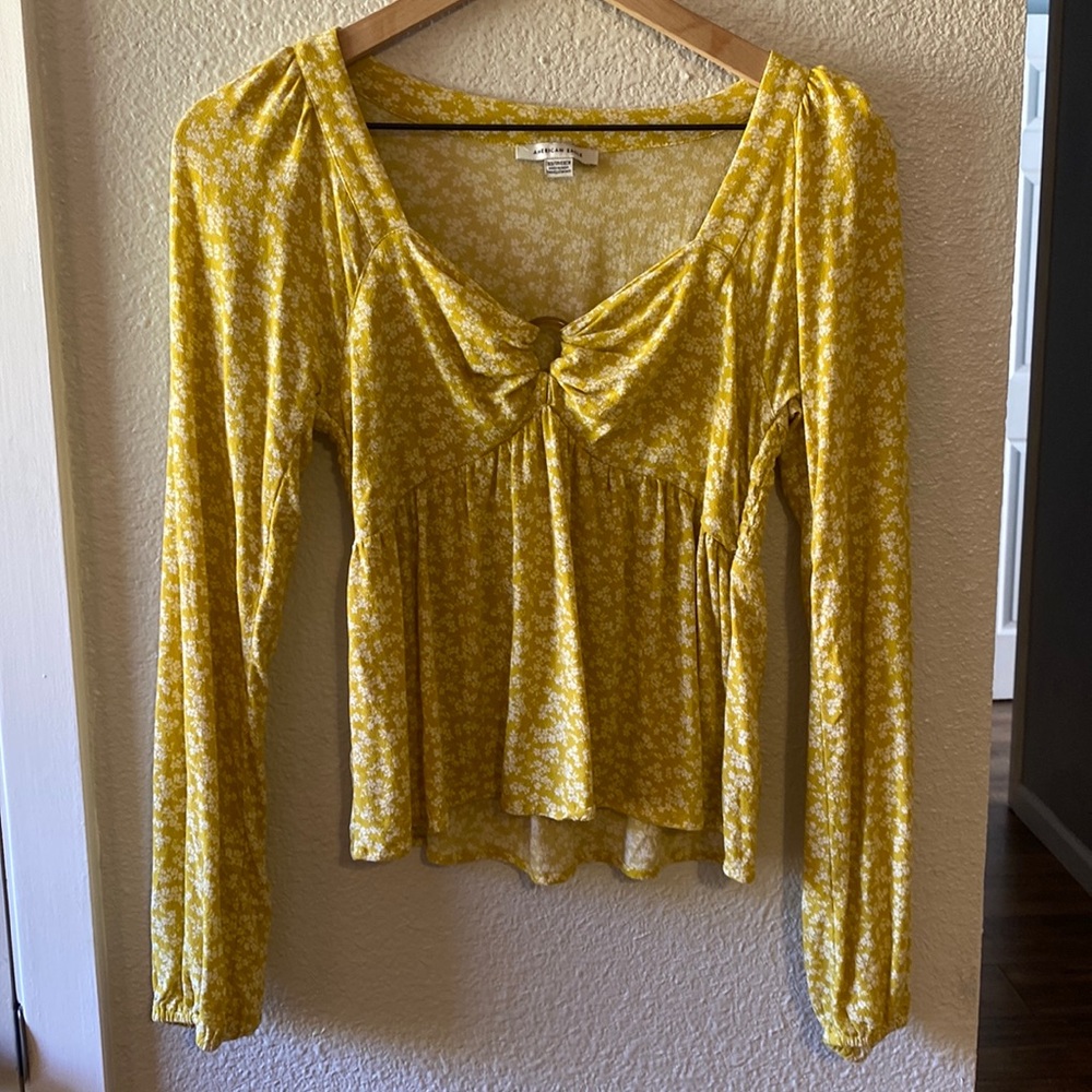 American Eagle Outfitter Cropped Floral Peasant Blouse.